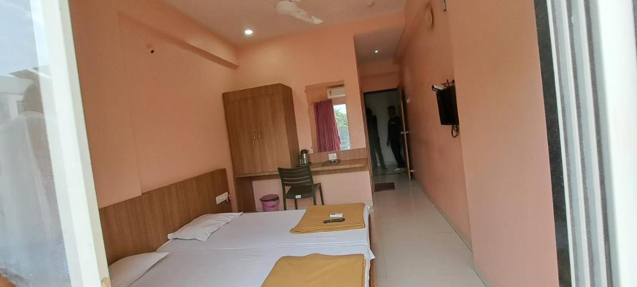 Hotel Aaditya Palace Bhusāwal Eksteriør bilde