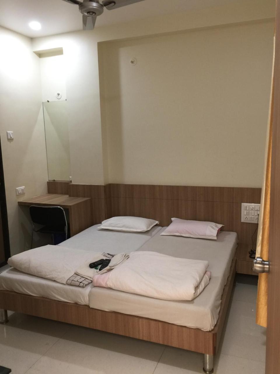 Hotel Aaditya Palace Bhusāwal Eksteriør bilde